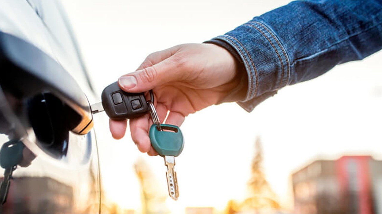 İkinci El Otomobil Kısıtlamaları Uzatıldı: Ek Tedbirler Geliyor