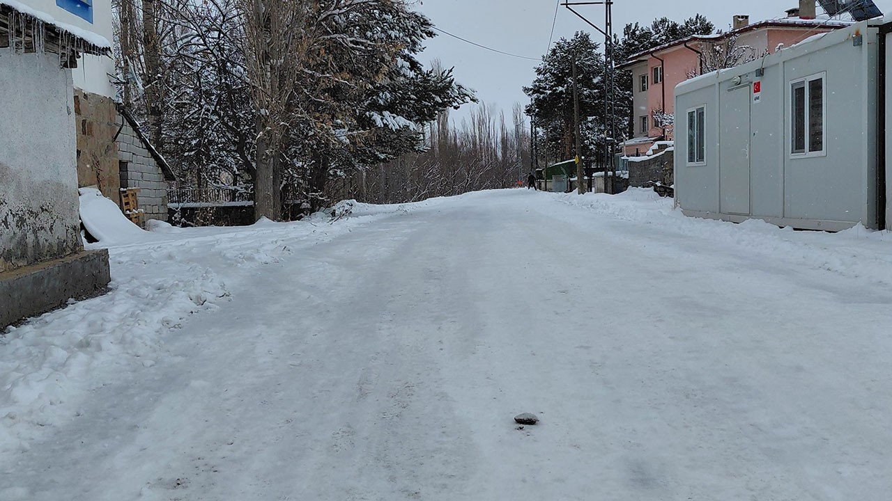 Sivas’ın İmranlı ilçesinde sıcaklık -19.4 dereceye düştü