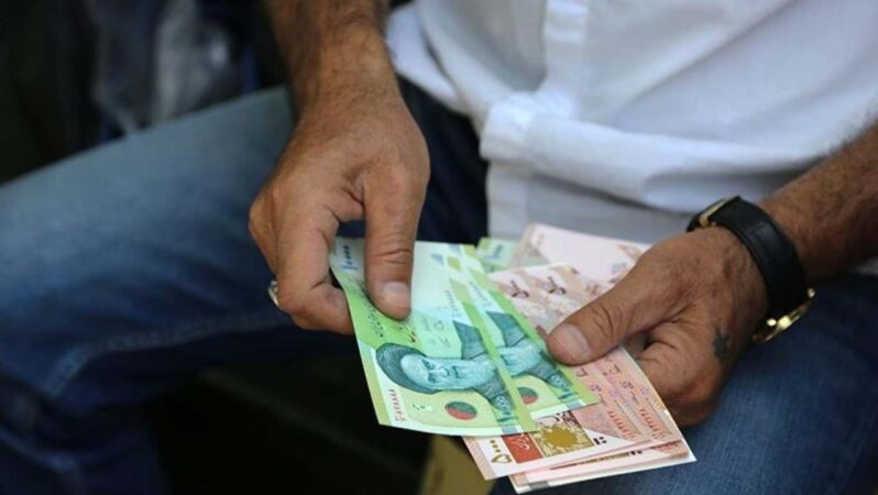 İran’da döviz kuru rekor seviyeye ulaştı, esnaf protesto etti