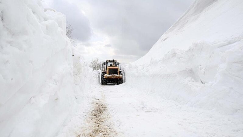Van-Bitlis Karayolu’nda Çığ Düşmesi Nedeniyle Ulaşım Kapandı