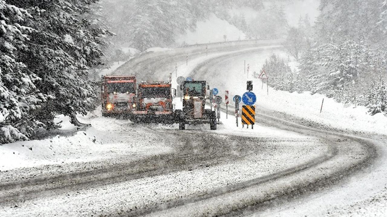 Kars-Selim-Göle kara yolu kar nedeniyle ulaşıma kapandı