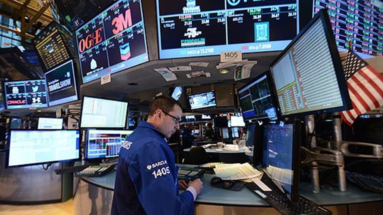 New York Borsası 2025’in İlk İşlem Gününü Karışık Seyirle Tamamladı