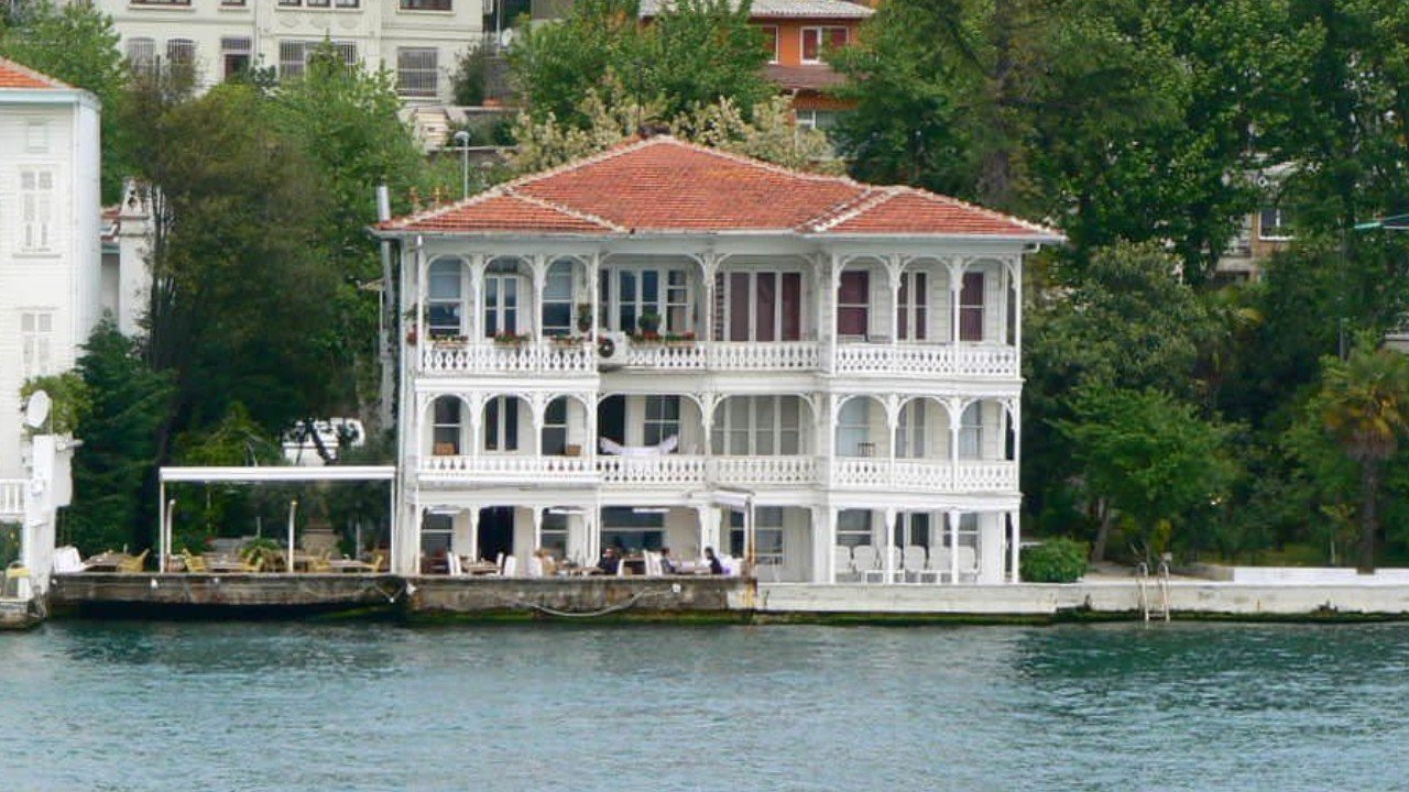İstanbul Boğazı’nda tarihi yalı 1,8 milyar liraya satışta