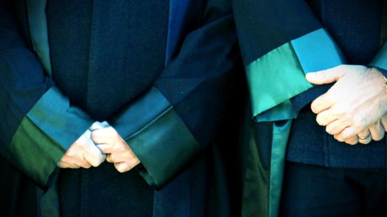 İzmir Barosu’na Kayıtlı Avukata Sosyal Medya Paylaşımları Sebebiyle So