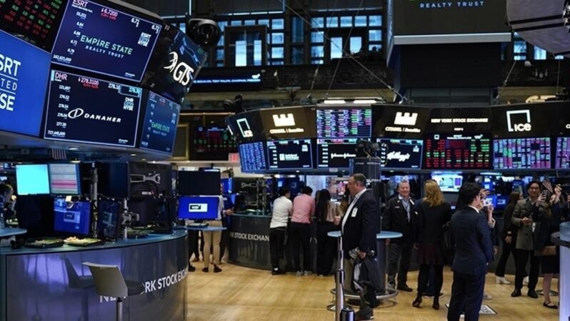 New York Borsası Düşüşle Başladı: Yatırımcılar Kritik Verileri Bekliyo