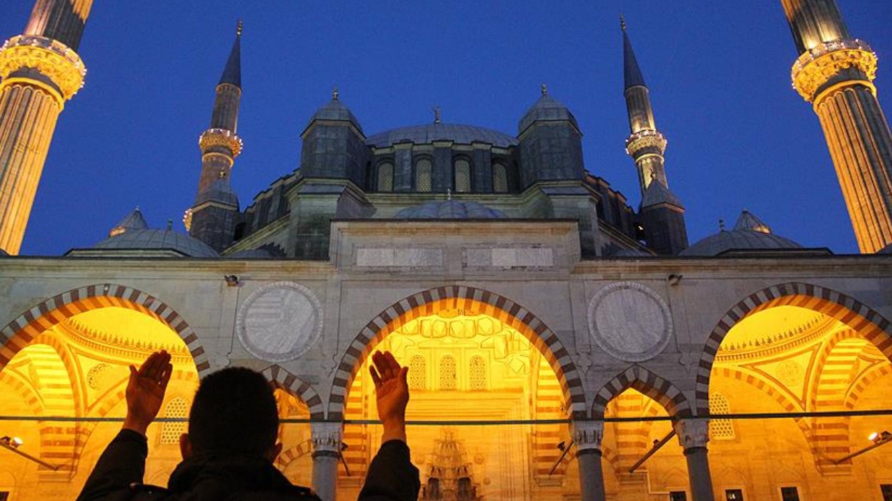 Miraç Kandili 2026 Tarihi ve Dini Önemi