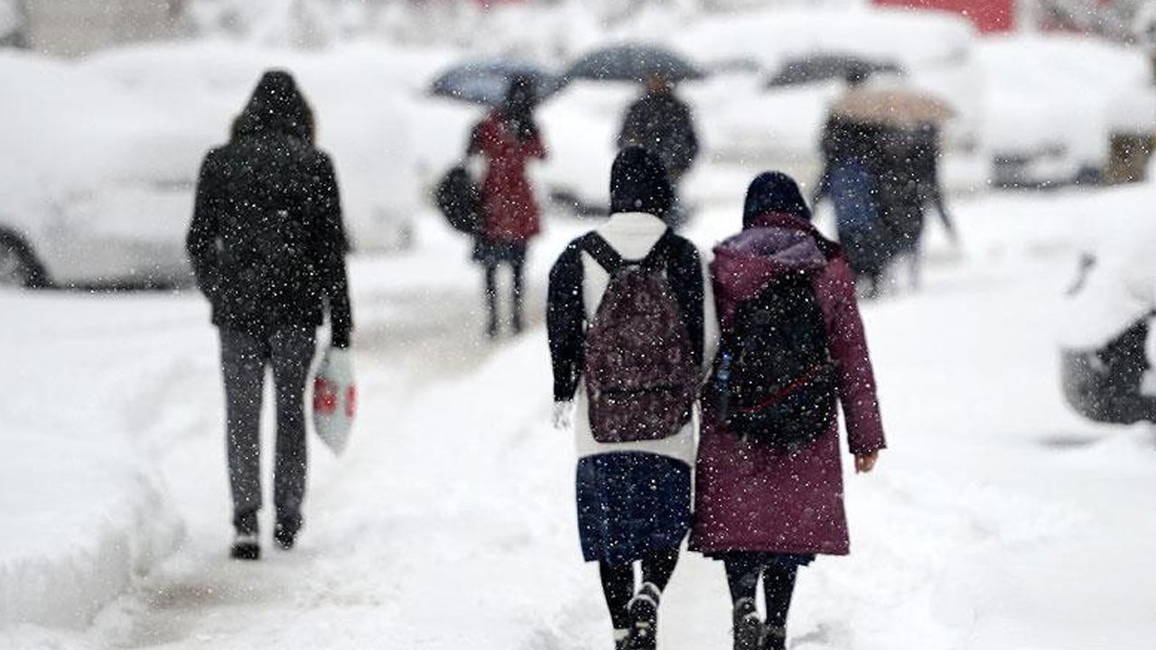 Sivas’ta Yoğun Kar Yağışı Nedeniyle Eğitime Ara Verildi