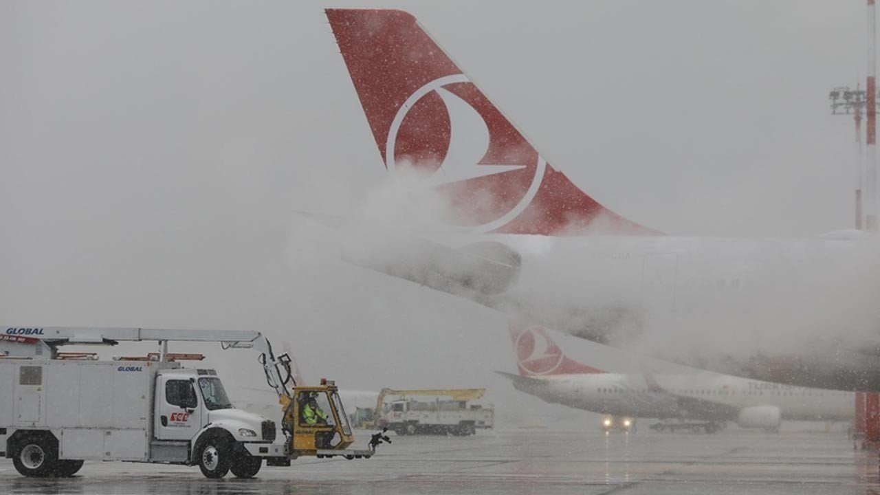 THY, Olumsuz Hava Koşulları Nedeniyle 54 Uçuşunu İptal Etti