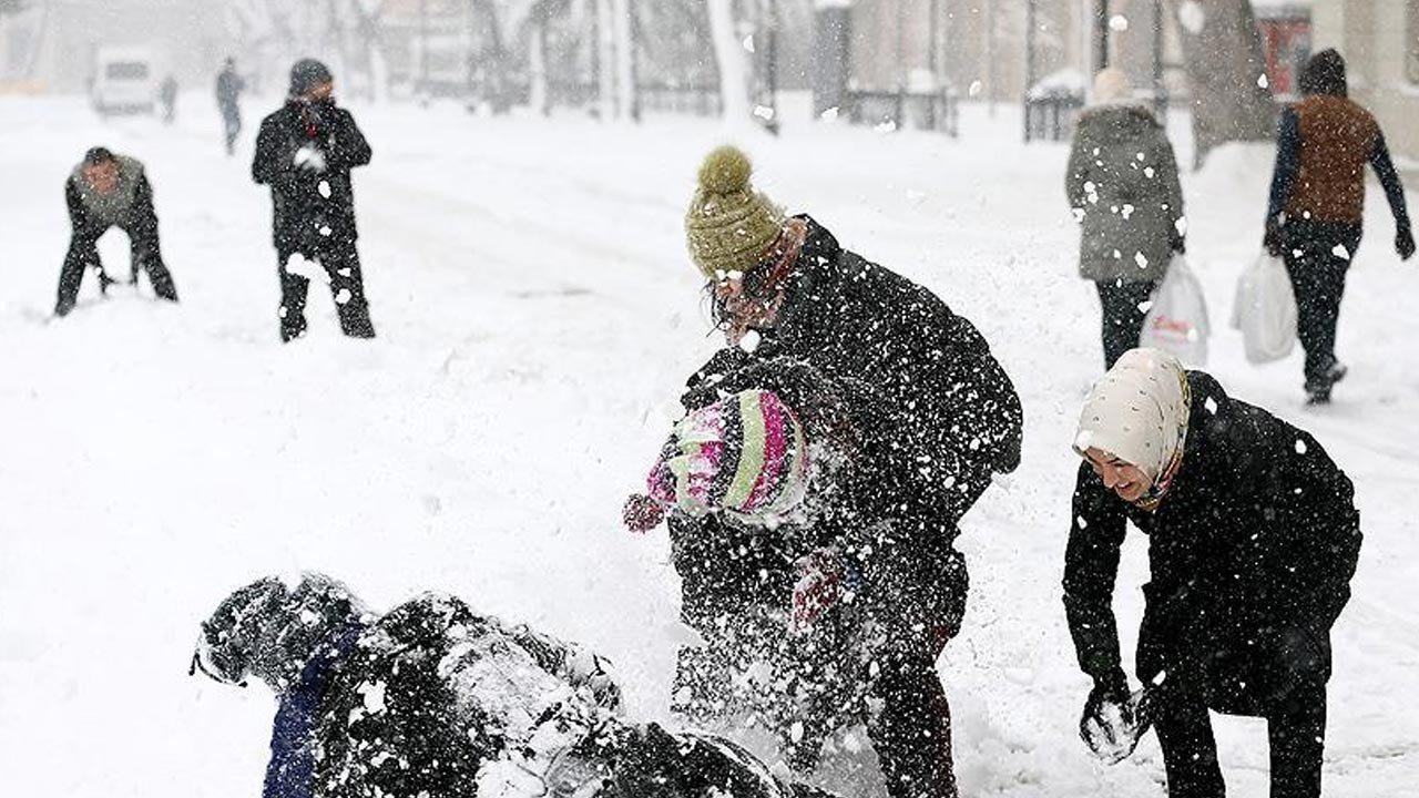 Bingöl’de Kar Yağışı Nedeniyle Eğitime Ara Verildi