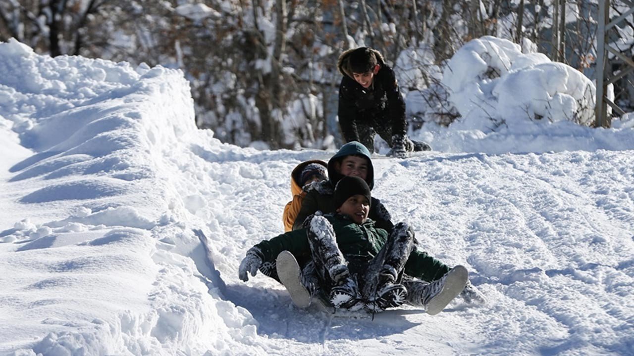 Elazığ’da Kar Yağışı Nedeniyle Eğitime Ara Verildi
