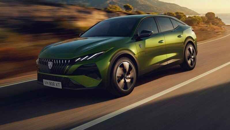 Peugeot CEO’su Favey: Elektrikli araç hedefimizi revize ettik