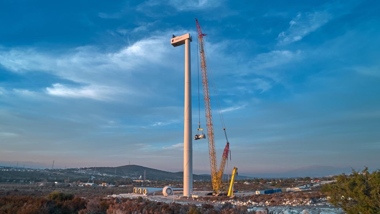 Alaçatı’daki Rüzgar Türbinleri Yerli Dev Türbinlerle Değiştiriliyor