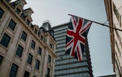 İngiltere, Tahran Büyükelçiliğini geçici olarak kapattı