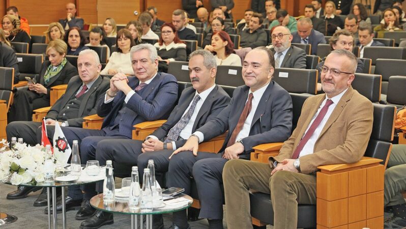 Yapay zekâ yaşamın ayrılmaz bir parçası haline gelmeli