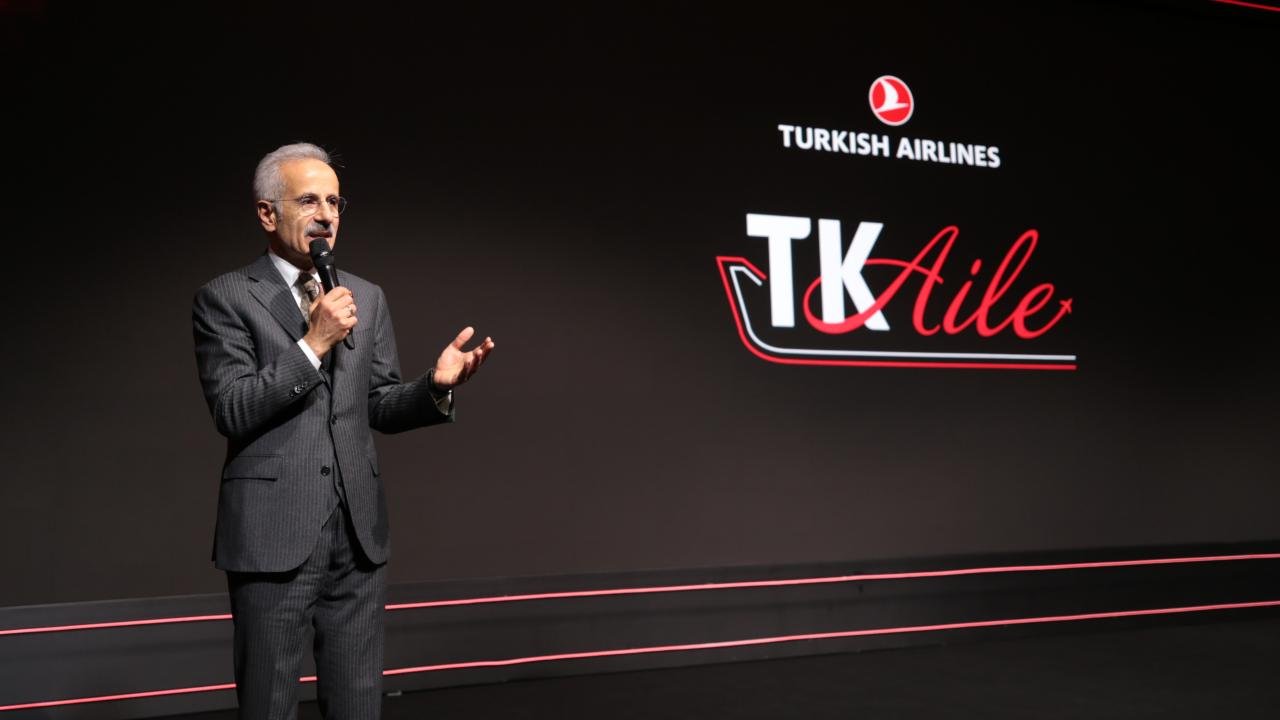 Bakan Uraloğlu: Dış hatlarda uçuş ağımızı 133 ülkede 356 noktaya