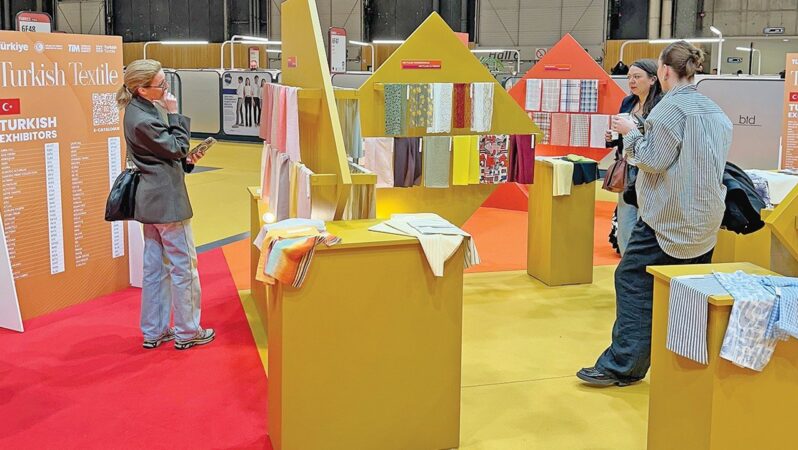 Türk kumaşından vazgeçemiyorlar