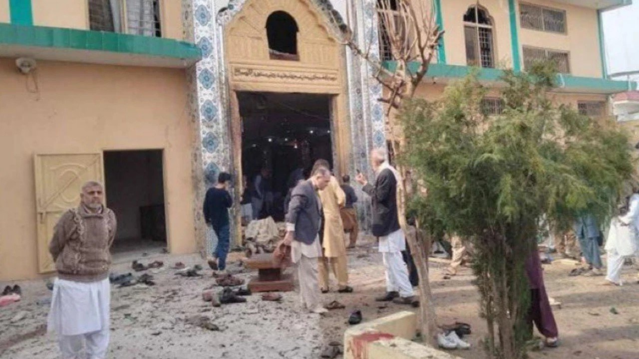 Pakistan’da cuma namazında intihar saldırısı: 15 ölü, 80’den fazl