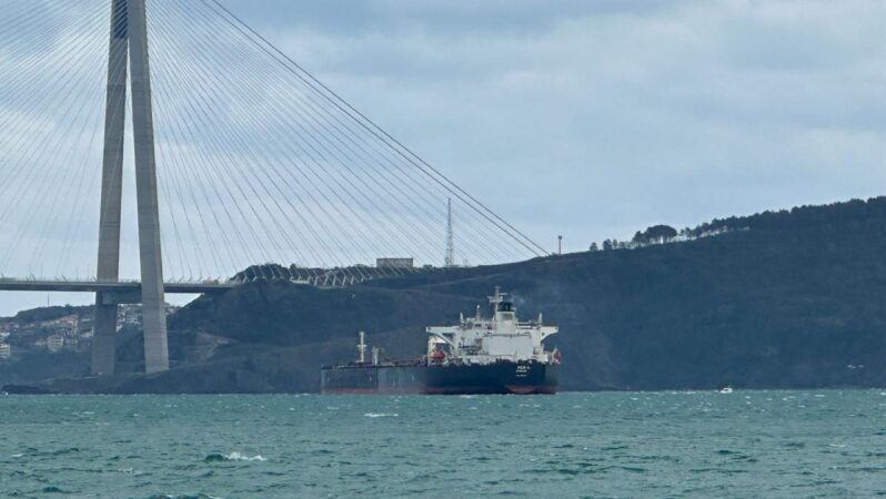 Boğazlardan geçen yıl yaklaşık 85 bin gemi geçti