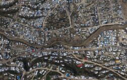 Şiddetli yağışlar nedeniyle İdlib’de 10 mülteci kampı sular altın