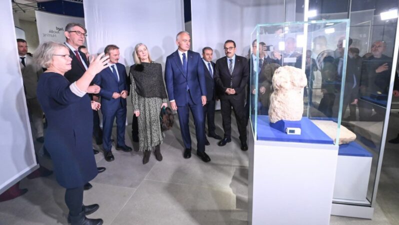 Roma’dan sonra bu kez Berlin’de: Bakan Ersoy 12 bin yıllık tarihi