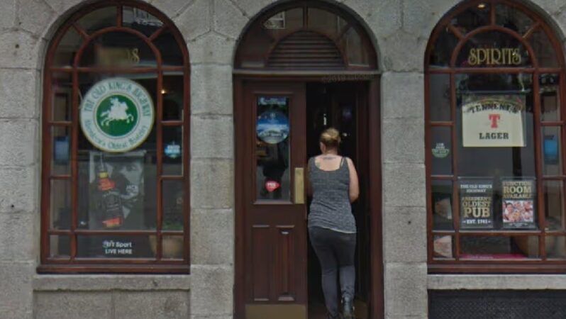 Yol çalışması yüzünden 284 yıllık pub kapandı