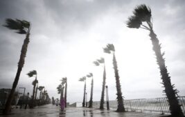 Antalya’da eğitime fırtına engeli