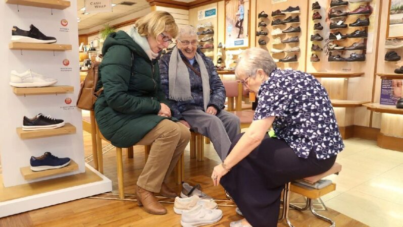 100 yıllık aile mirası sona erdi: Efsane ayakkabı mağazası kepenk