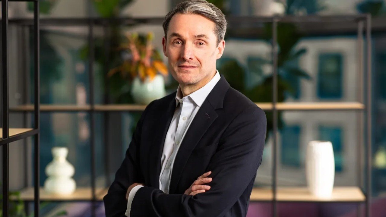 Banka CEO’sunun maaşı dudak uçuklattı! Bonuslarla beraber 392 mil