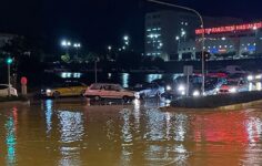 Sağanak Mersin’i vurdu: Dereler taştı, restoran sular altında kal