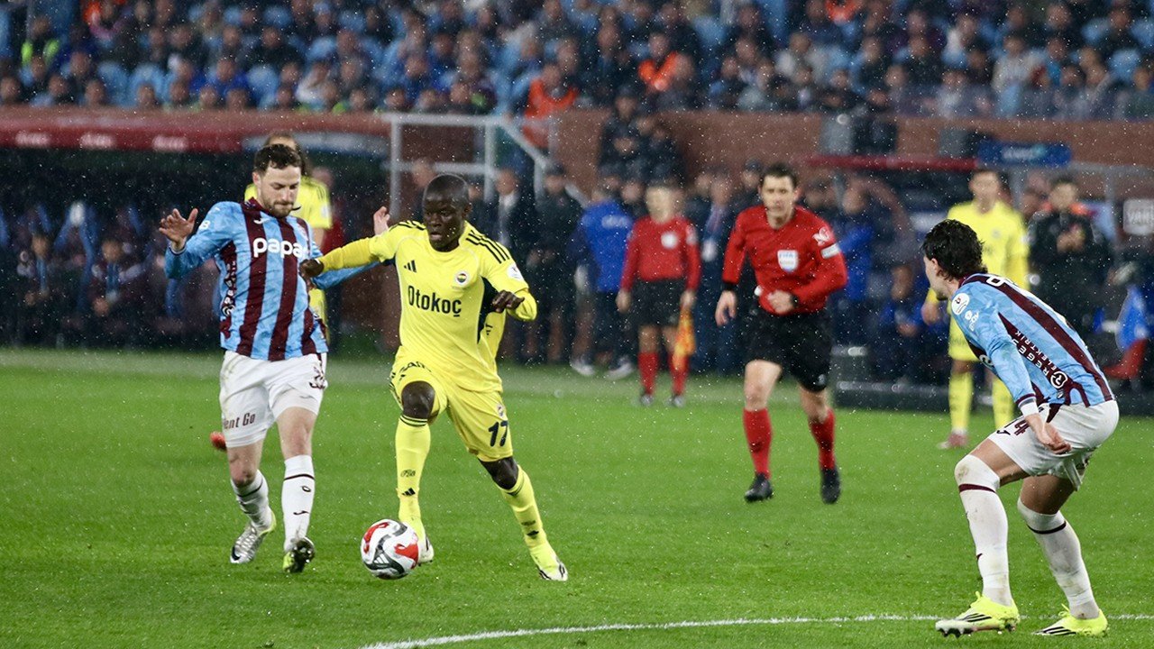 Derbide gol düellosunda 3 puan Fenerbahçe’nin