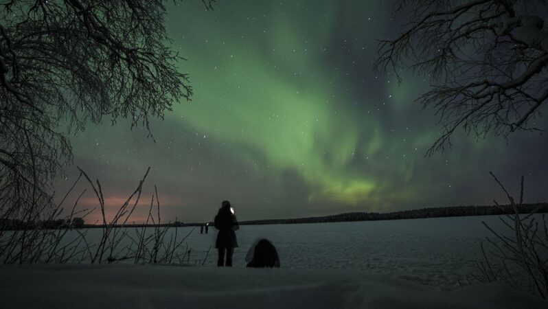 “Ruhların dansı” İsveç semalarında: Kuzey Işıkları büyüledi