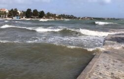 İzmir’de fırtına denizi taşırdı