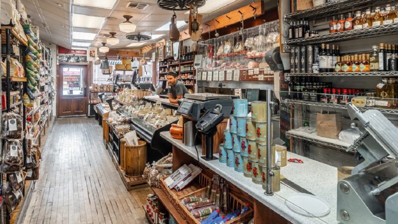 87 yıllık gurme market küçülüyor: 5 şubesinden 3’ünü kapatacak