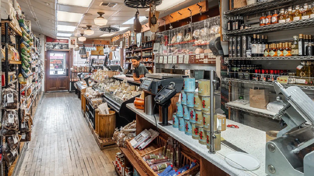 87 yıllık gurme market küçülüyor: 5 şubesinden 3’ünü kapatacak