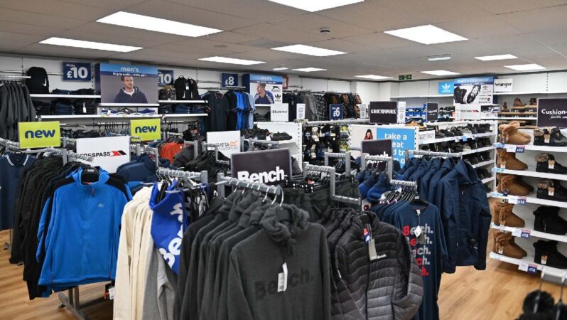 Çöküşe geçen mağaza zincirinde tasfiye indirimi başladı: Kozmetik