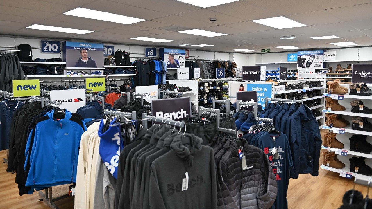 Çöküşe geçen mağaza zincirinde tasfiye indirimi başladı: Kozmetik