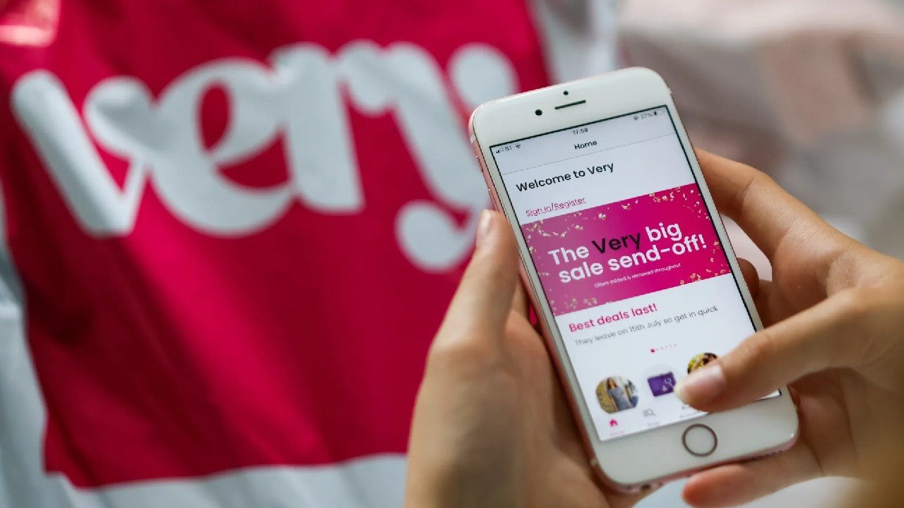 Borç yükü altındaki e-ticaret devine 150 milyon sterlinlik can su