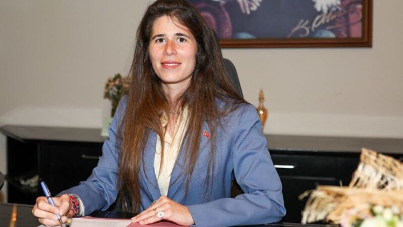 Uyuşturucu soruşturmasında Çeşme Belediye Başkanı Lal Denizli ifa