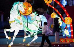 Çin, ‘at yılı’ kutlamalarına hazırlanıyor: Dünyanın en büyük kitl