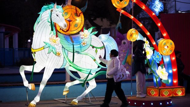 Çin, ‘at yılı’ kutlamalarına hazırlanıyor: Dünyanın en büyük kitl