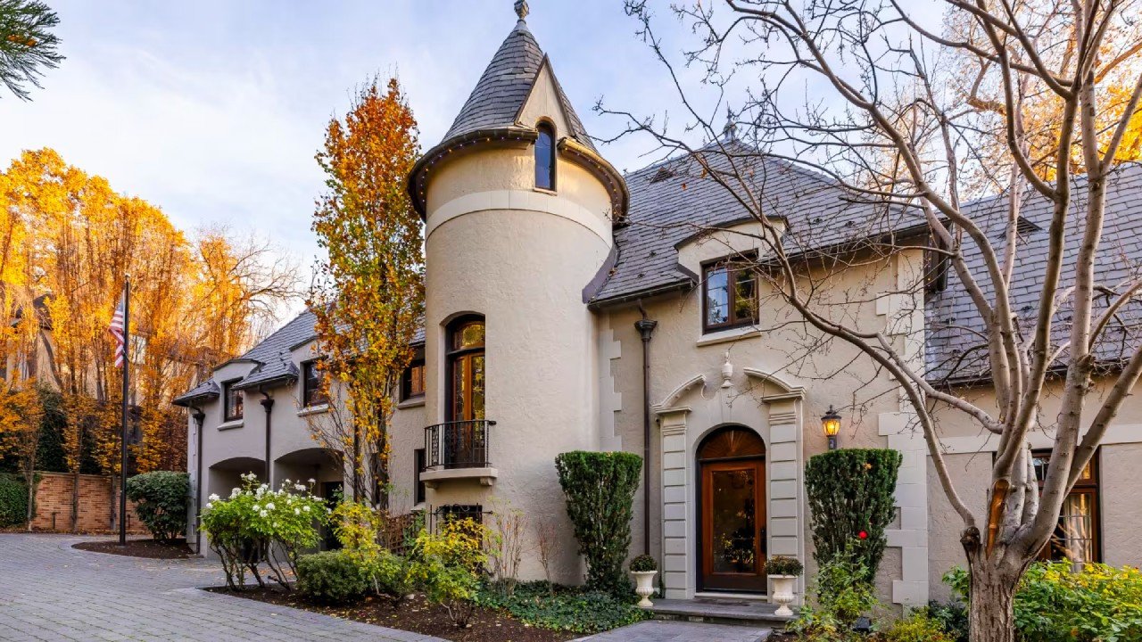 Rektörün 8 bin metrekarelik “şatosu” satışa çıktı