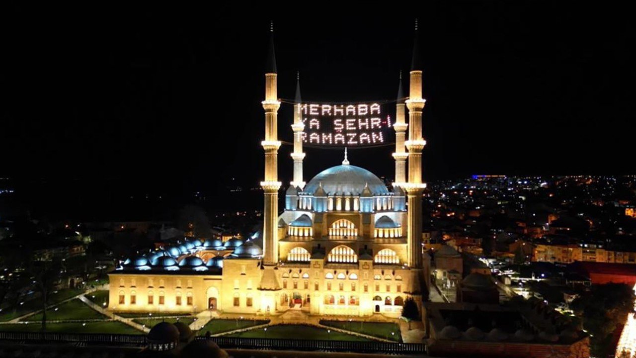 Selimiye Camii’nde 4 yıl aradan sonra ilk teravih