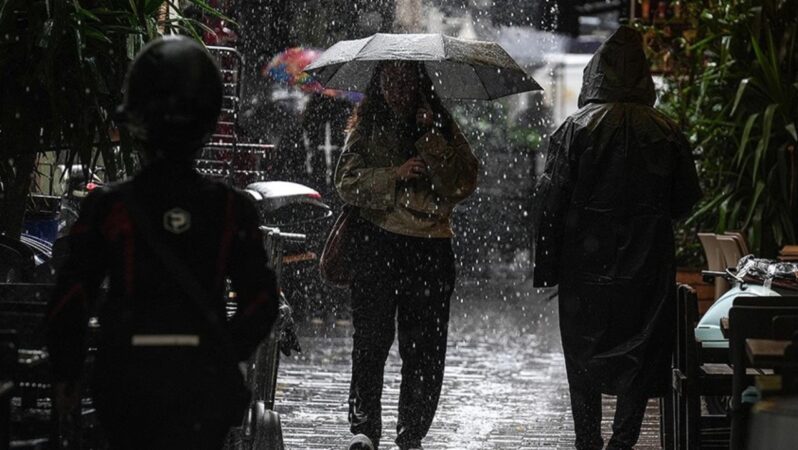 Meteoroloji’den kuvvetli yağış ve fırtına uyarısı: Sıcaklık batıd