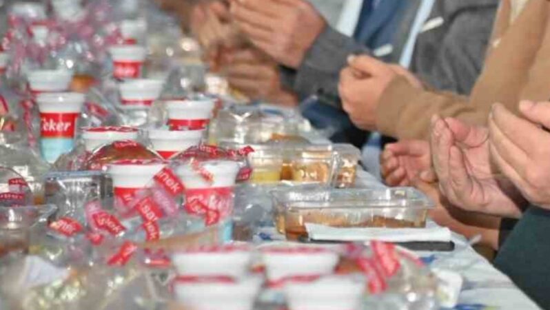 İftar duası nedir? Oruç açarken hangi dua edilir?