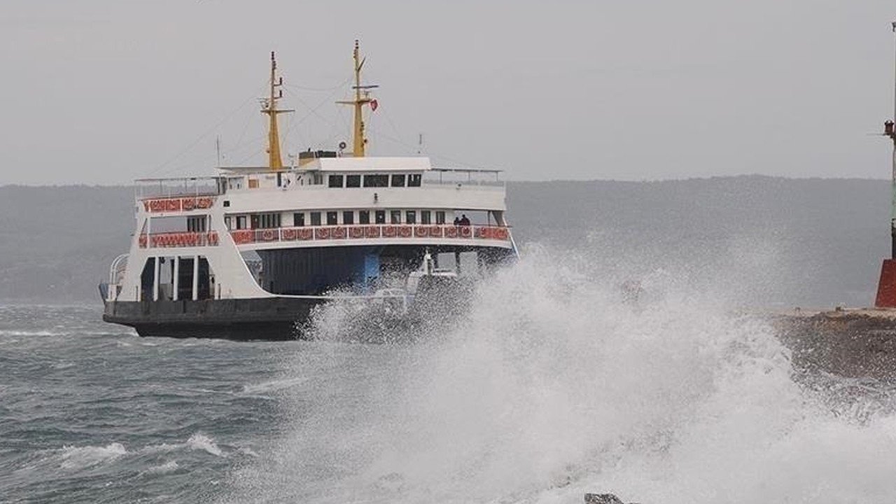 Gökçeada ve Bozcaada feribot seferleri iptal edildi