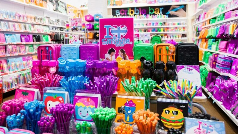 Kapanma kararı alan kırtasiye devi yüzde 70 indirime gitti