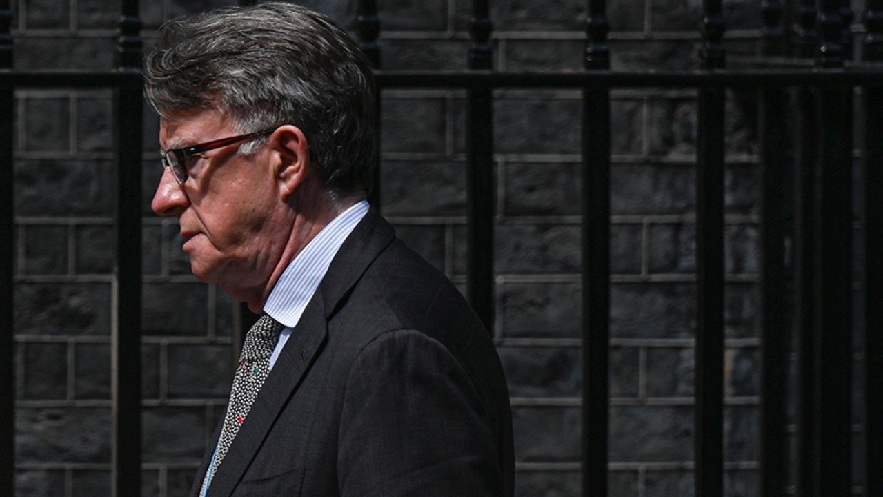 İngiltere’de Epstein krizi büyüyor: Eski büyükelçi tutuklandı