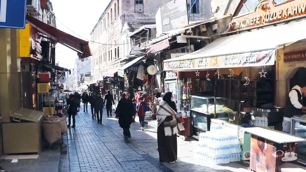 Suriyelilerden pahalılıktan şikayetçi: Ülkelerine dönmek istiyorl