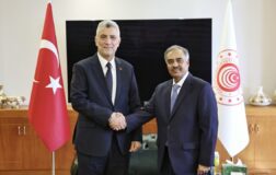 Bakan Bolat, D-8 Genel Sekreteri Mahmood ile görüştü