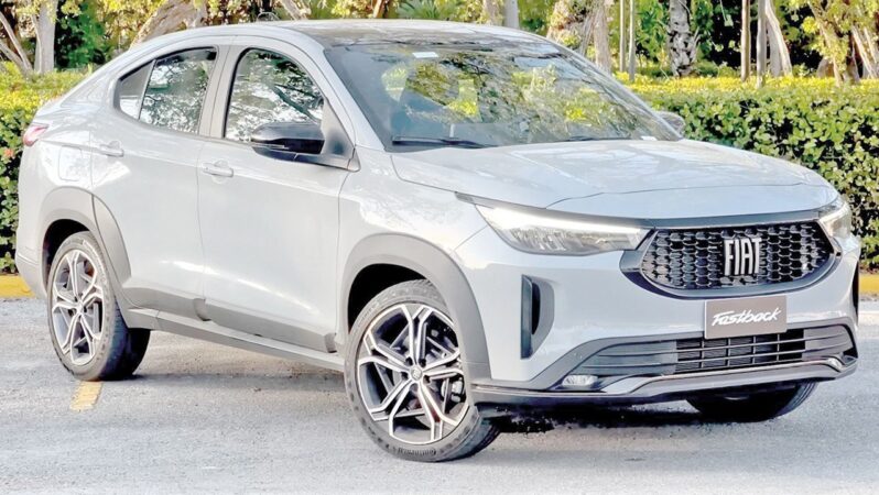 Egea sahneden iniyor, yerini yeni binek alıyor